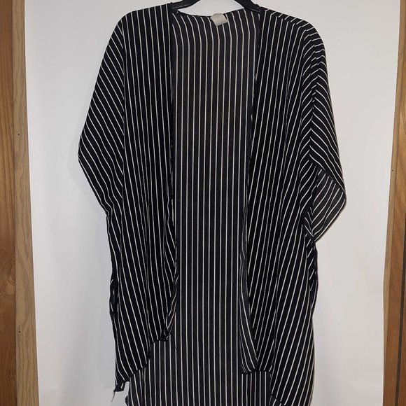 Black & white kimono - Picture 1 of 2